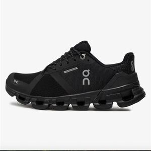 NEW On Women’s Cloudflyer Waterproof Running Size 11W Black 21.99623